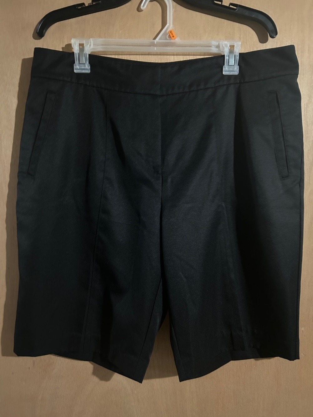 Izod Women’s Black Tailored Golf Shorts